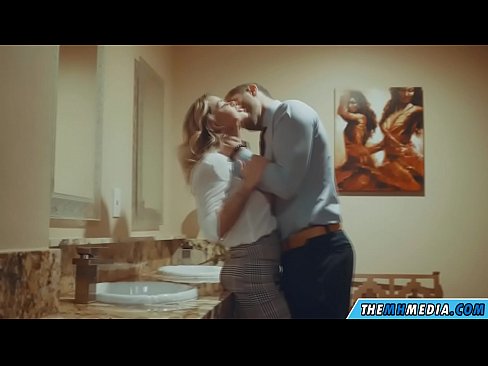 ❤️ وقتی یک بلوند بی تنه شما را در یک دستشویی عمومی اغوا می کند ❤️ پورنو fb در ما fa.virtsextor.ru ❌️❤